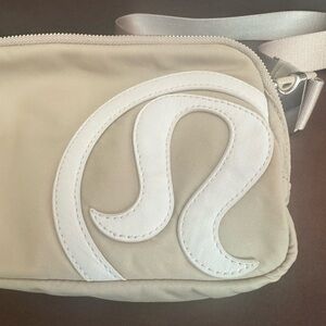 Lululemon Everywhere Belt Bag